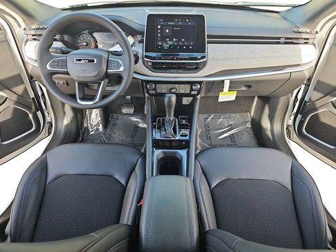 New 2026 Jeep Compass Latitude image 9