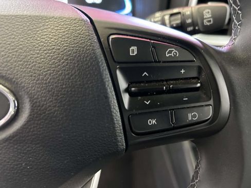 Used 2025 Hyundai Venue SEL FWD image 21