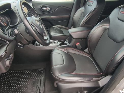 Used 2020 Jeep Cherokee Trailhawk w/ Cold Weather Group AWD/4WD image 11