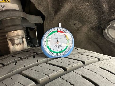 Used 2019 Jeep Grand Cherokee Overland AWD/4WD image 11