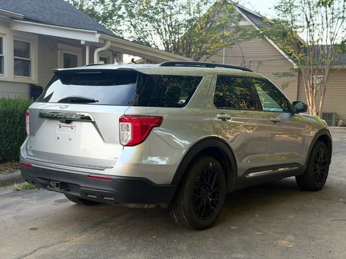 Used 2020 Ford Explorer XLT w/ Equipment Group 202A AWD/4WD image 6