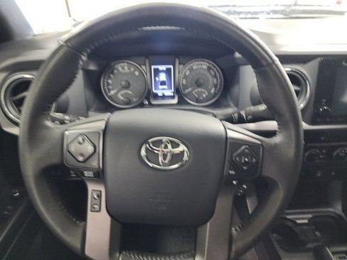 Used 2017 Toyota Tacoma TRD Sport image 27