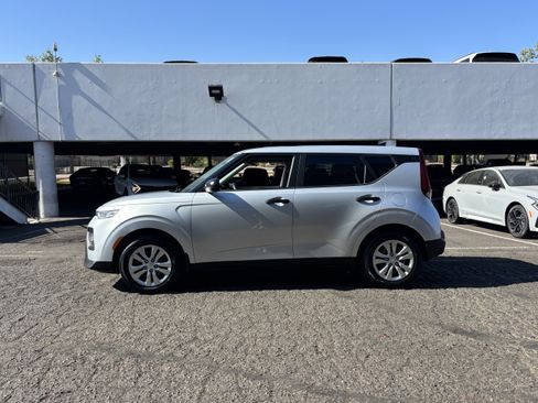 Used 2020 Kia Soul LX FWD image 5