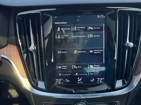 Used 2020 Volvo V60 T5 Momentum FWD image 12