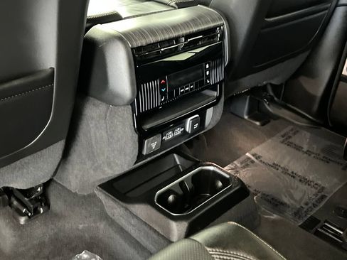 Used 2024 Jeep Wagoneer L Series III w/ Flexible Seating Group AWD/4WD image 36