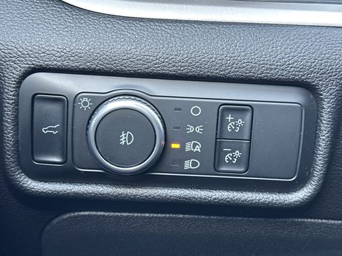 Used 2024 Ford Explorer XLT w/ Equipment Group 202A image 17