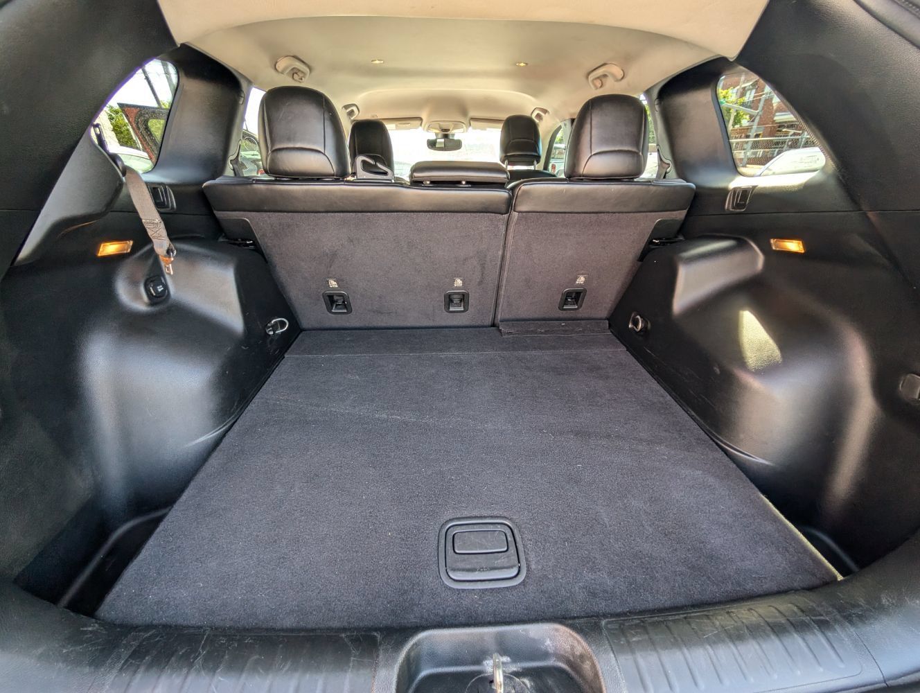 Used 2019 Jeep Cherokee Latitude Plus w/ Comfort/Convenience Group FWD image 19