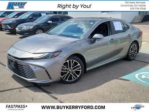 Used 2025 Toyota Camry XLE AWD/4WD image 1
