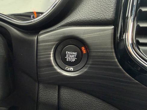 Used 2019 Jeep Grand Cherokee Altitude image 24