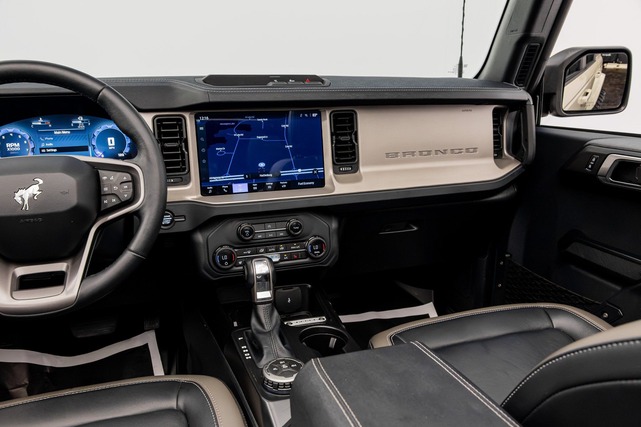 Used 2025 Ford Bronco Outer Banks AWD/4WD image 36