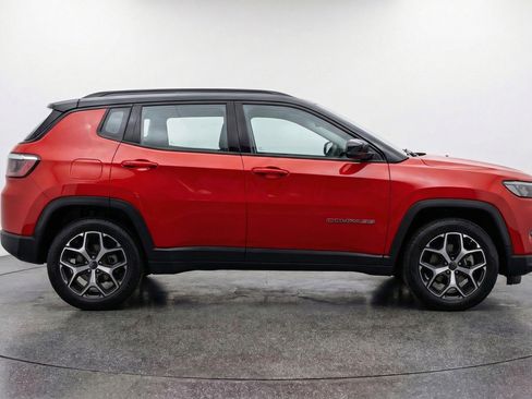Used 2025 Jeep Compass Limited image 11