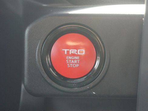 Used 2024 Toyota Tacoma TRD Off-Road image 7