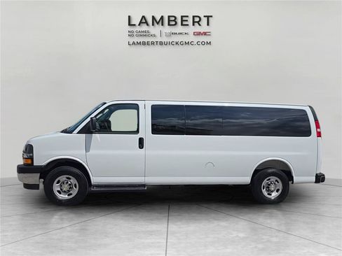 Used 2025 Chevrolet Express 3500 LT w/ LT Preferred Equipment Group RWD image 2