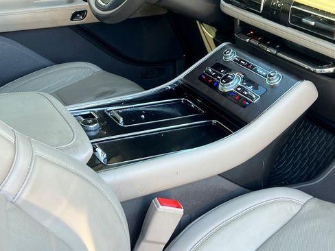 Certified 2023 Lincoln Aviator Reserve w/ Equipment Group 201A image 9