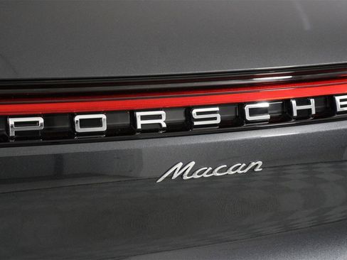 Used 2025 Porsche Macan image 22