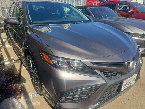 Used 2024 Toyota Camry SE FWD image 4