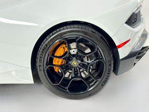 Used 2018 Lamborghini Huracan LP 580-2 RWD image 37
