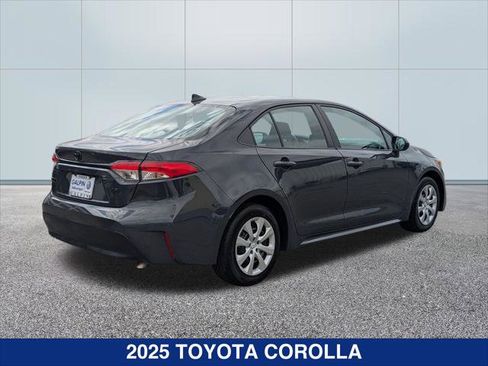 Used 2025 Toyota Corolla LE FWD image 5