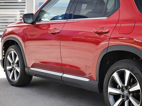 Certified 2025 Honda Pilot Touring image 5