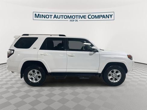Used 2023 Toyota 4Runner SR5 AWD/4WD image 9