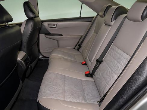 Used 2016 Toyota Camry SE image 7