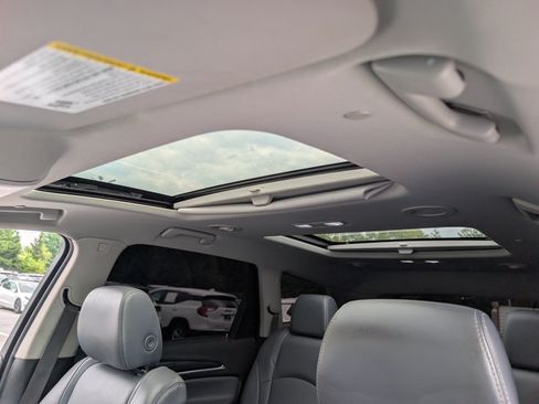 Used 2019 Buick Enclave Essence AWD/4WD image 33