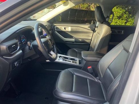 Used 2023 Ford Explorer XLT w/ Equipment Group 202A RWD image 11