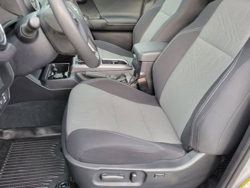 Used 2020 Toyota Tacoma TRD Sport w/ Technology Package AWD/4WD image 29