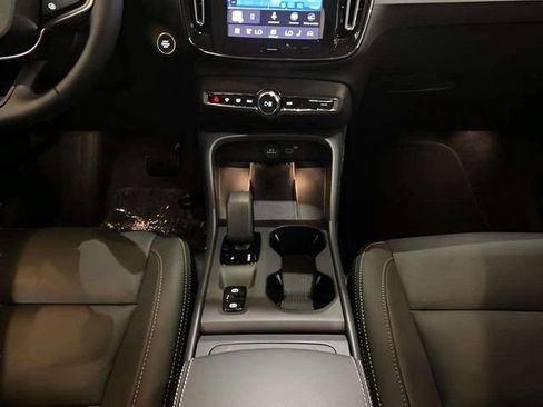 Used 2025 Volvo XC40 B5 Core AWD/4WD image 47