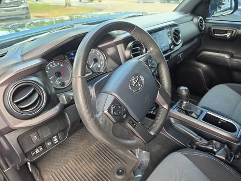 Used 2020 Toyota Tacoma TRD Off-Road w/ Technology Package AWD/4WD image 18