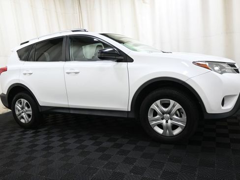 Used 2015 Toyota RAV4 LE AWD/4WD image 16
