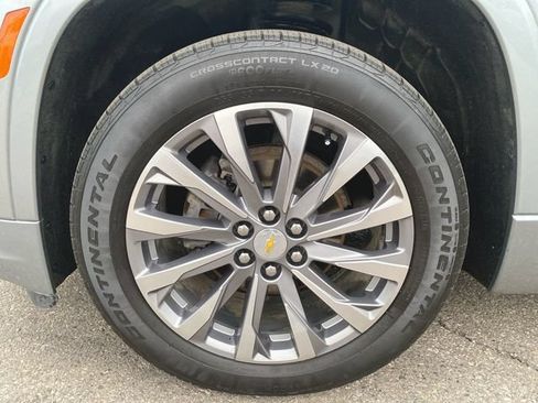 Used 2023 Chevrolet Traverse Premier FWD image 33