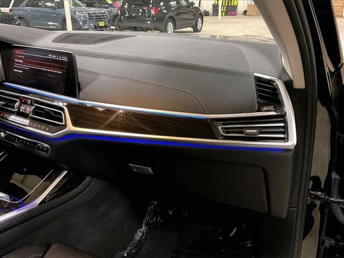 Used 2019 BMW X7 xDrive40i w/ Cold Weather Package image 15