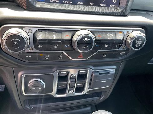 Used 2022 Jeep Wrangler Unlimited Sahara w/ LED Lighting Group AWD/4WD image 31