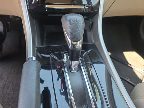 Used 2017 Honda Accord LX image 17