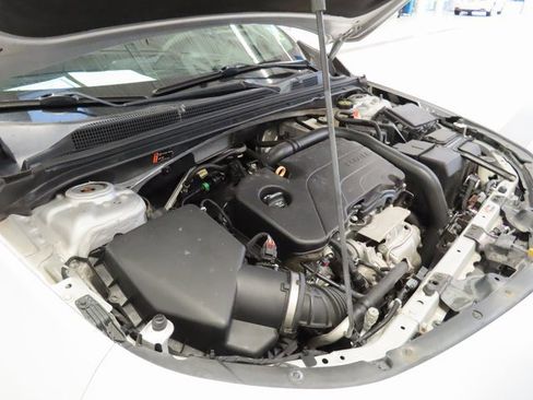 Used 2018 Chevrolet Malibu LT image 36