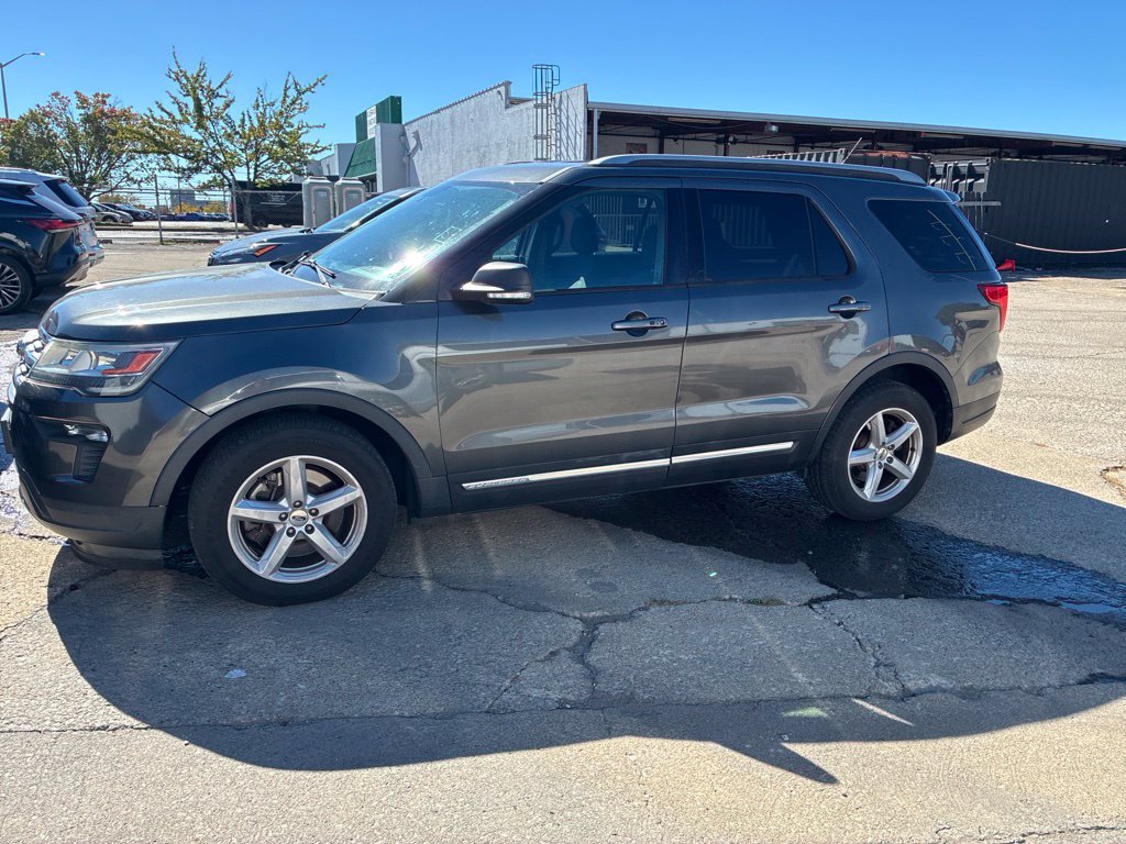 Used 2019 Ford Explorer XLT w/ Equipment Group 201A FWD image 2