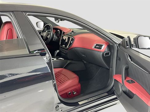 Used 2022 Maserati Ghibli Trofeo image 35