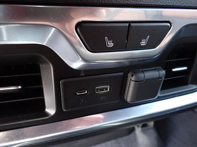 Used 2019 Chevrolet Silverado 1500 High Country w/ Technology Package AWD/4WD image 9