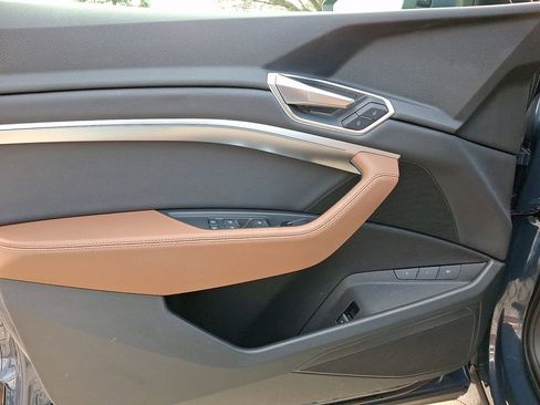 Used 2023 Audi e-tron Premium image 14