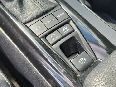 Used 2025 Toyota Camry SE FWD image 29