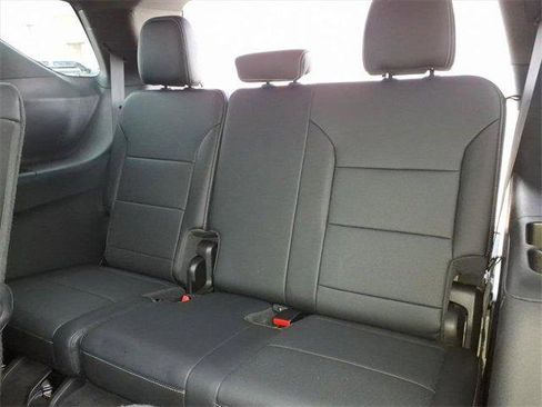Used 2025 Chevrolet Traverse LT image 21