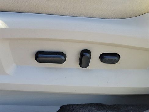 Used 2012 Ford Edge SEL image 20