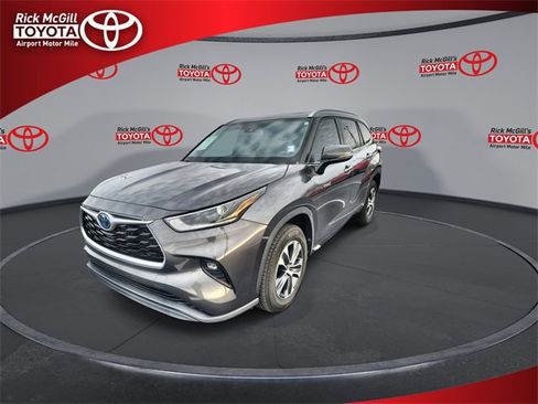 Used 2021 Toyota Highlander XLE image 4