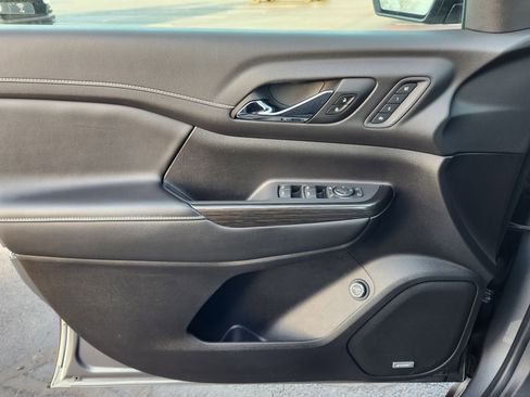 Used 2021 GMC Acadia SLT w/ Elevation Edition image 24