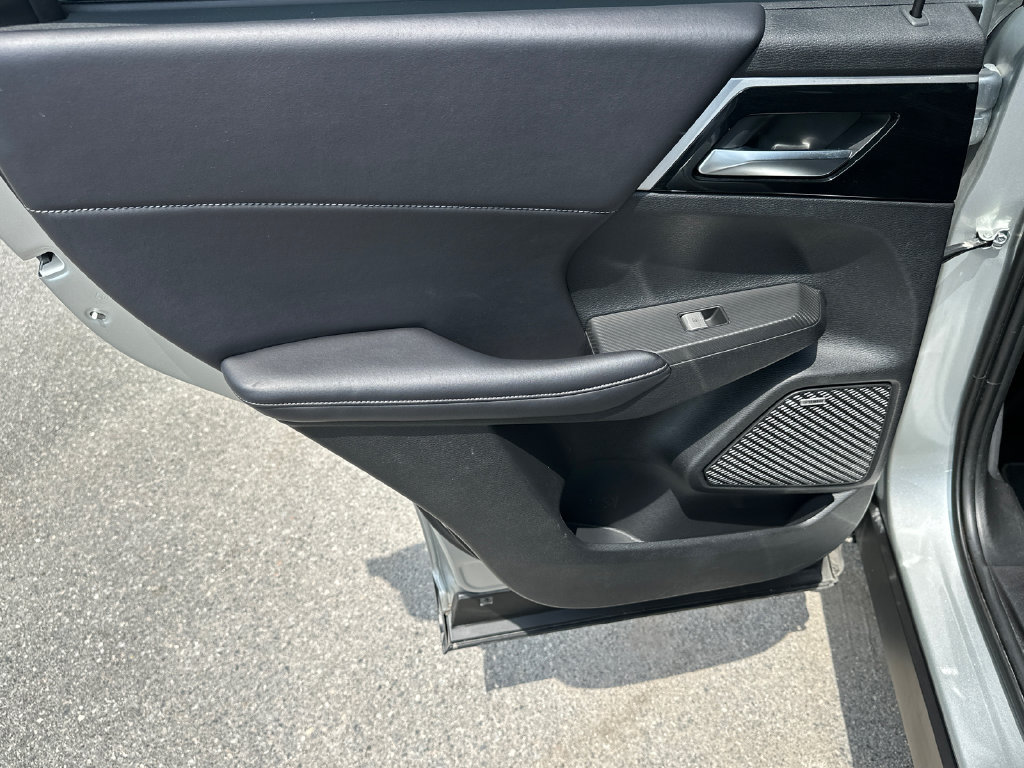 Used 2025 Mitsubishi Outlander SE AWD/4WD image 23