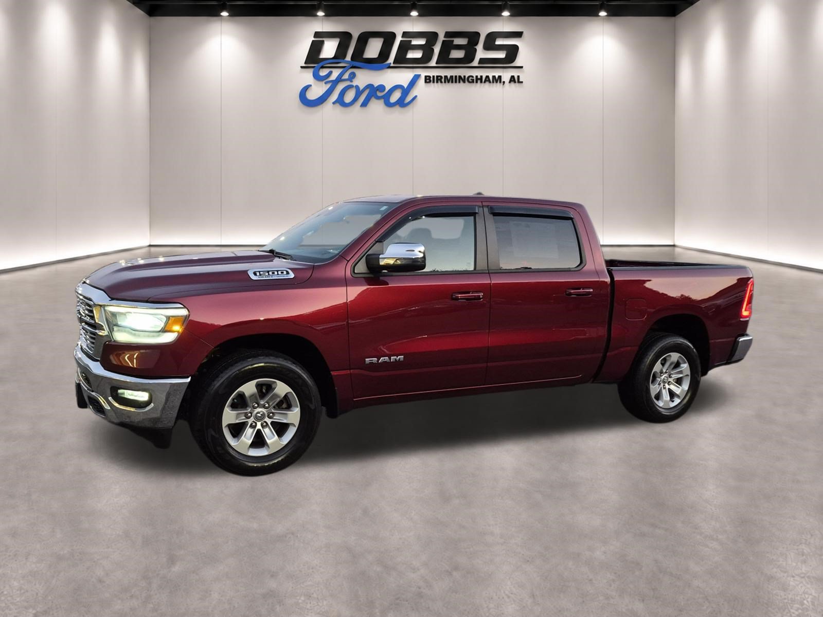 Used 2023 RAM 1500 Laramie AWD/4WD image 3