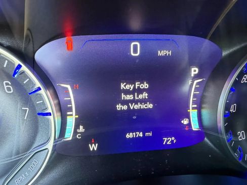 Used 2023 Chrysler Pacifica Touring-L FWD image 20