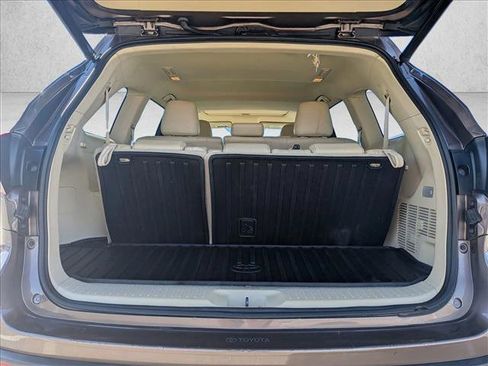 Used 2017 Toyota Highlander XLE image 7