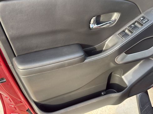 Used 2025 Nissan Frontier SV AWD/4WD image 18